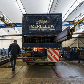 Snelle leveringen met eigen vrachtwagens